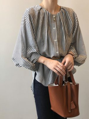 Loose round Neck Striped Shirt Spring Simple Graceful Bai Match Three Quarter Sleeve Shirt