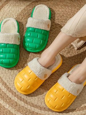Women-s-Winter-Slippers-Flat-PU-Leather-Platform-Furry-Warm-Button-Couple-Slippers-Detachable-Home-Shoes-1.jpg