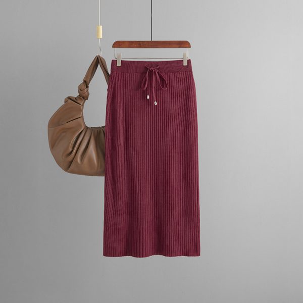 ce Silk Knitted Hip Skirt: Chic Mid-Length