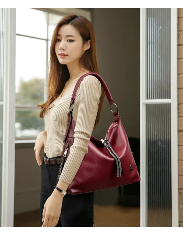 High Quality Ethical Leather Shoulder Bag: Chic & Spacious