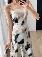 Chic Eco Midi Dress: Vintage Print, Sexy & Sustainable