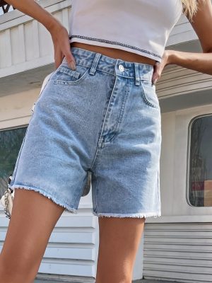 Fashionable Denim Shorts: Women's Casual Outfit Ideas