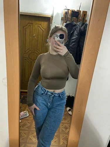 Basic Solid Crop Tee: Casual Korean Fashion photo review