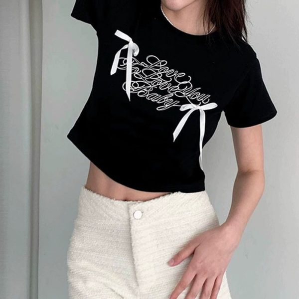 Young Girl's Fashion Tee: Letter Graphic Print