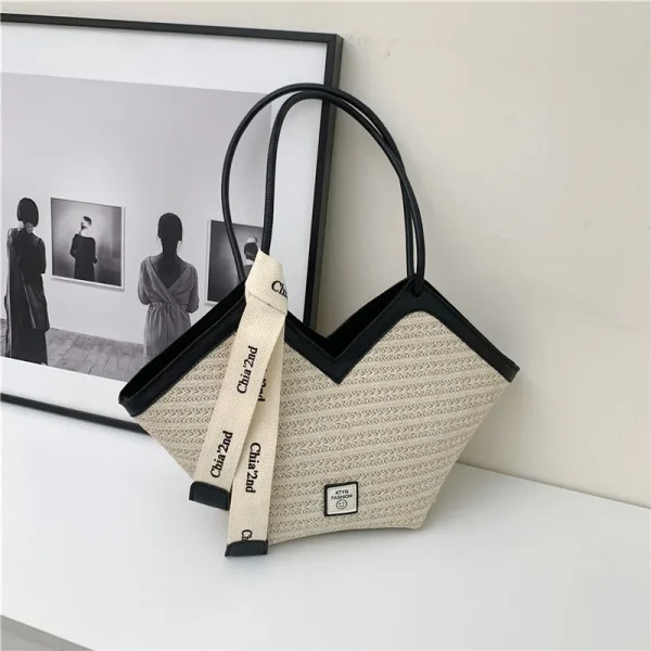 Large Capacity Rattan Straw Bucket Bag