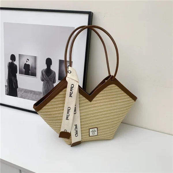 Large Capacity Rattan Straw Bucket Bag